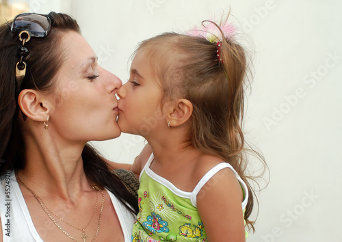 Американская лесби мама налаживает отношения с дочерью путем ебли