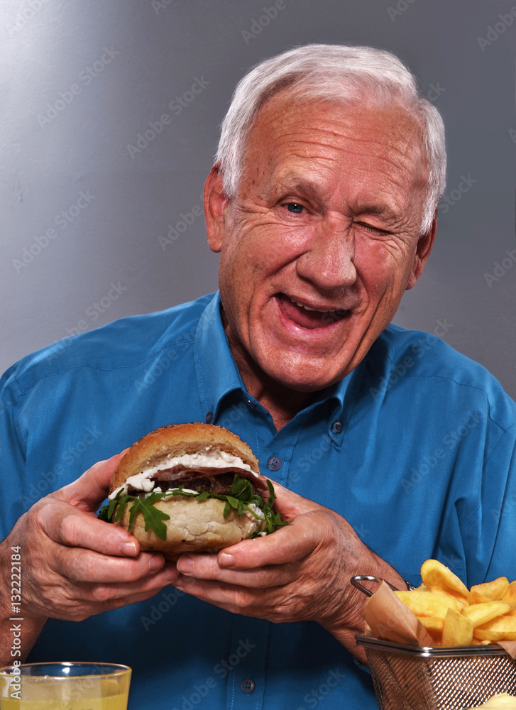 El Abuelo Feliz Comiendo Hamburguesa Stock Photo Adobe Stock