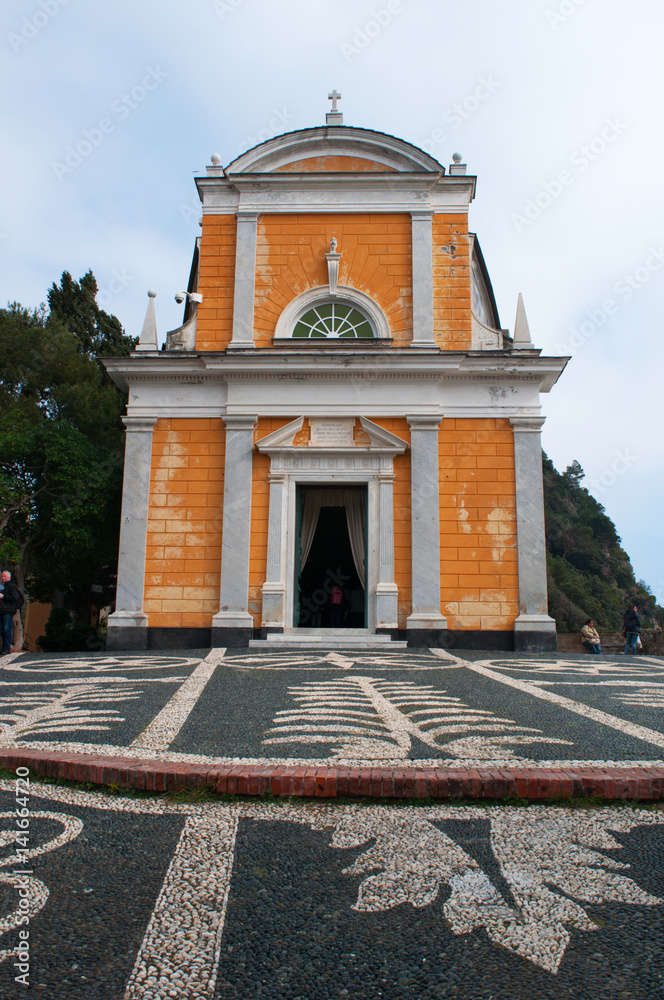 Portofino Italia La Chiesa Di San Giorgio Costruita Nel