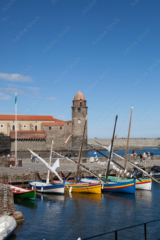 Barques Catalanes Dans Le Port De Collioure Stock Photo Adobe Stock