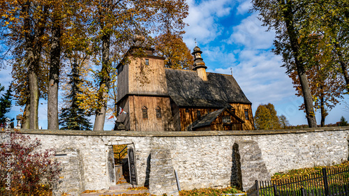 drewniany kościół parafialny pw. Nawiedzenia Najświętszej Marii Panny w Paczółtowicach z XIV wieku, Małopolska, Polska