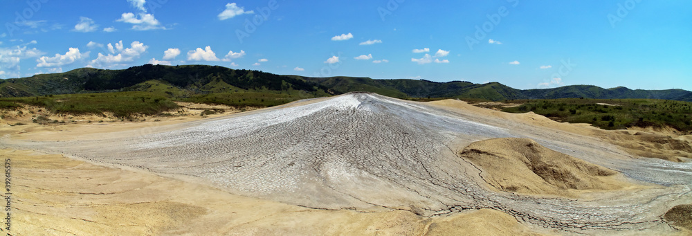 Foto De Volcanes De Lodo Rumano Vulcanii Noroiosi De Berca En