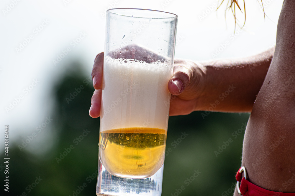 Vaso De Cerveza Sostenido Por Una Mujera En Bikini Roja En La Playa Stock Photo Adobe Stock