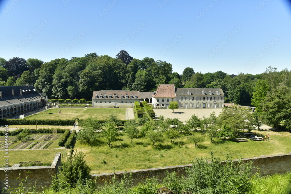 Fotka Les bâtiments historiques de l abbaye du Rouge Cloître avec ses