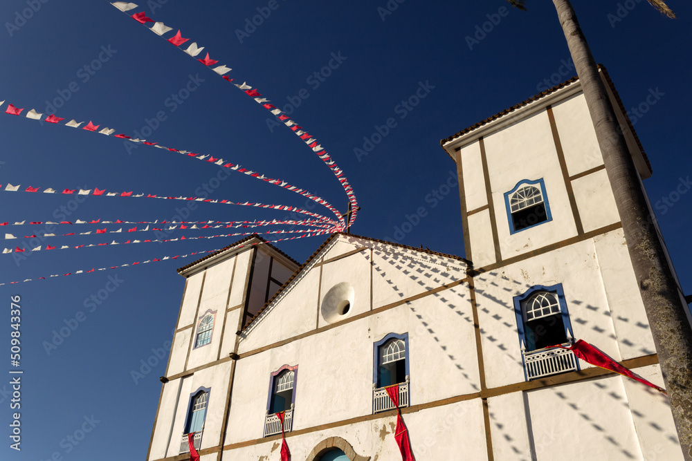 Detalhe da igreja Matriz Nossa Senhora do Rosário decorada