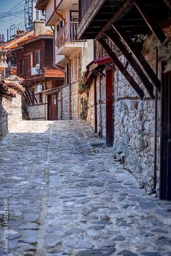 Kamienne uliczki starego miasta Neseber w Bułgarii
