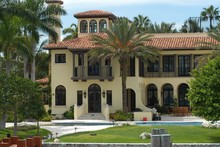 Luxurious Mansion In Miami Beach, Florida