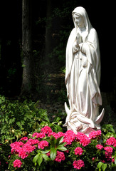 statue of the virgin mary