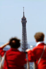 tourists looking at eiffel tower