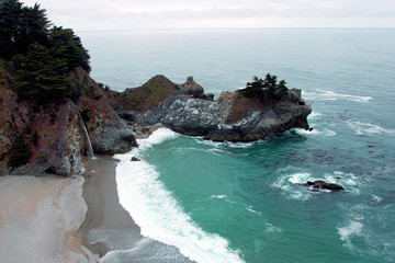 Wall Mural - big sur waterfall