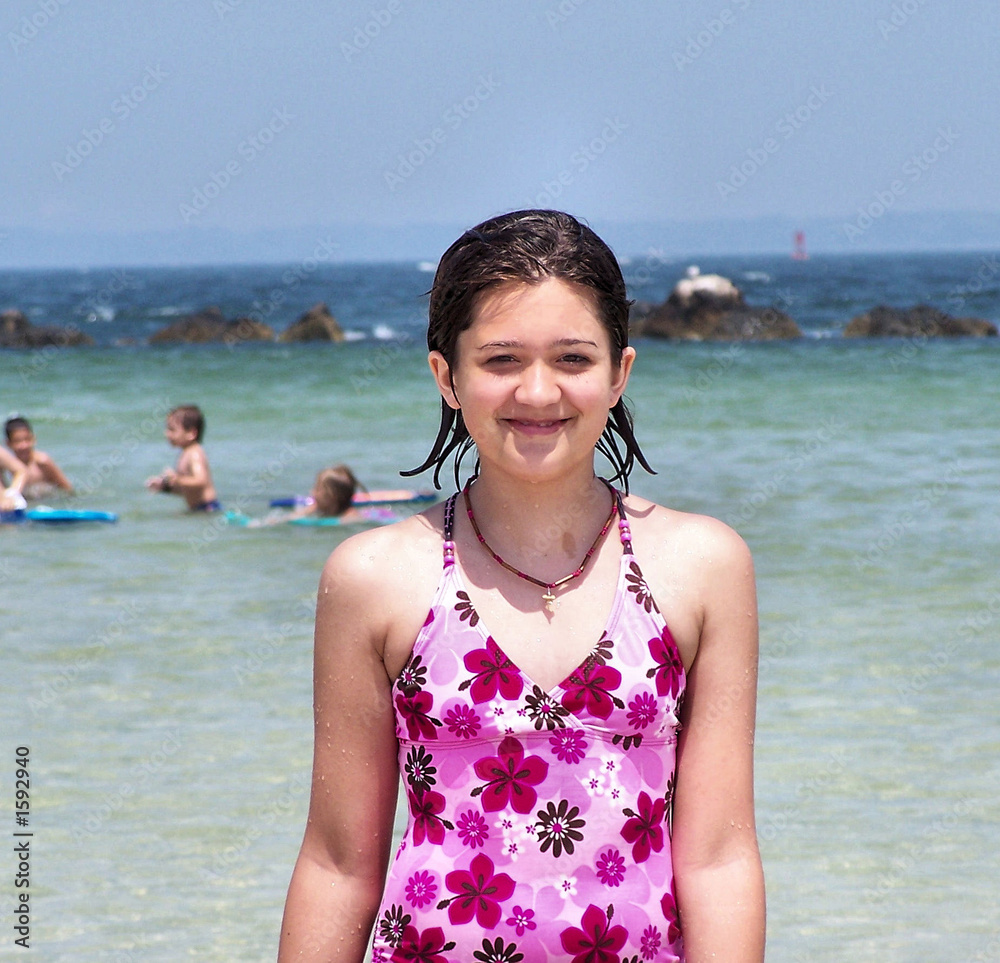 younggirl Imgrsc teen at beach の Stock フォト | Adobe Stock