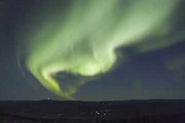 Wall Mural - active aurora borealis arc