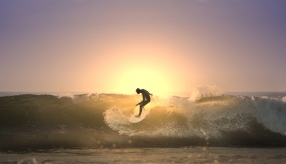 Wall Mural - sunset surfer