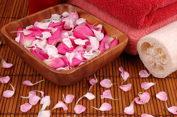 Wall Mural - spa with bowl and petals