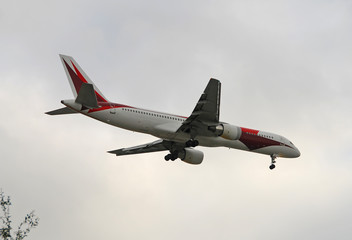 Wall Mural - passenger jet approaching airpot