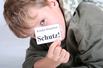 Sticker - kinder brauchen schutz