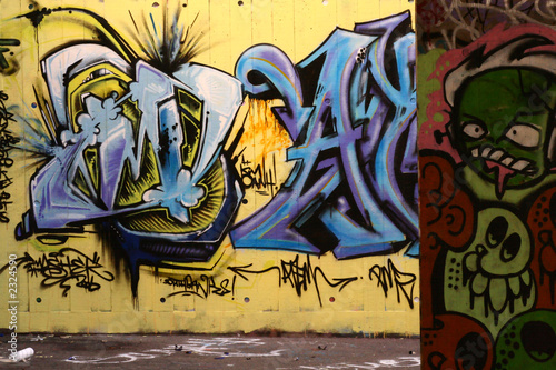 graffiti tags that are yellow and blue © SammyC