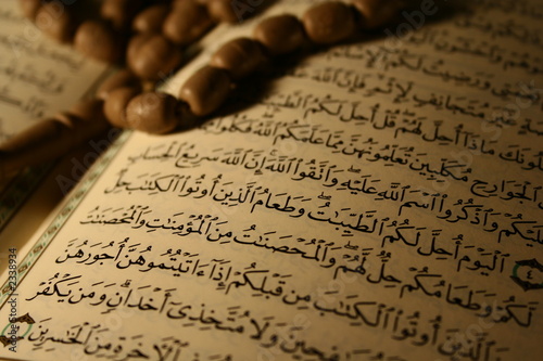Tapeta ścienna na wymiar pages of holy koran & rosary
