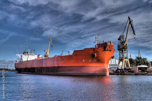 Naklejka dekoracyjna long red ship (high dynamic range)