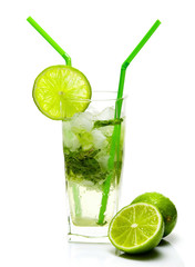 Wall Mural - mojito cocktail isolated on white background