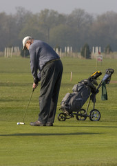 Wall Mural - joueur de golf au putting