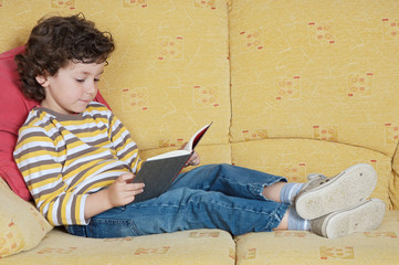 Poster - adorable boy reading