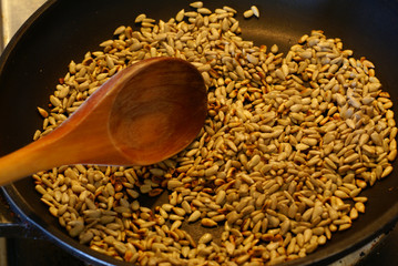 Canvas Print - Grilling sunflower seed