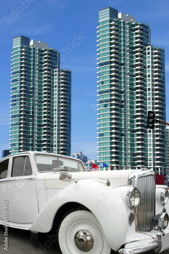 Naklejka - mata magnetyczna na lodówkę San Diego downtown, skyscrapers and white retro car