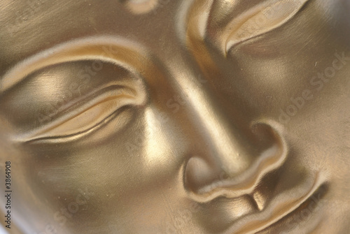 Fotografia Diagonal close up of golden buddha face.