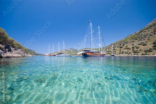 Nowoczesny obraz na płótnie Boats anchored at a bay in the Turkish Mediterranean