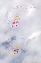 Synchronized Kites