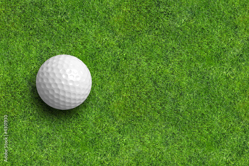 Dekoracja na wymiar  pilka-golfowa-na-zielonej-trawie-z-gory
