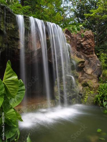 Obraz w ramie Waterfall At Botanic Garden