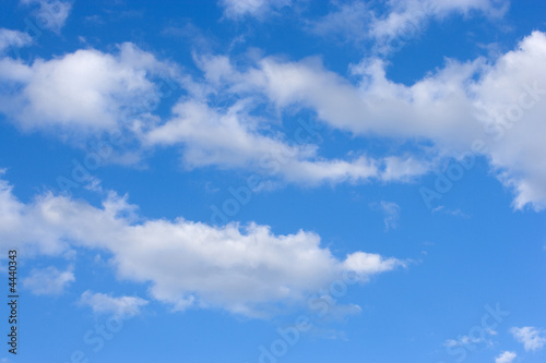 Naklejka na szybę Cielo azul nubes blancas 