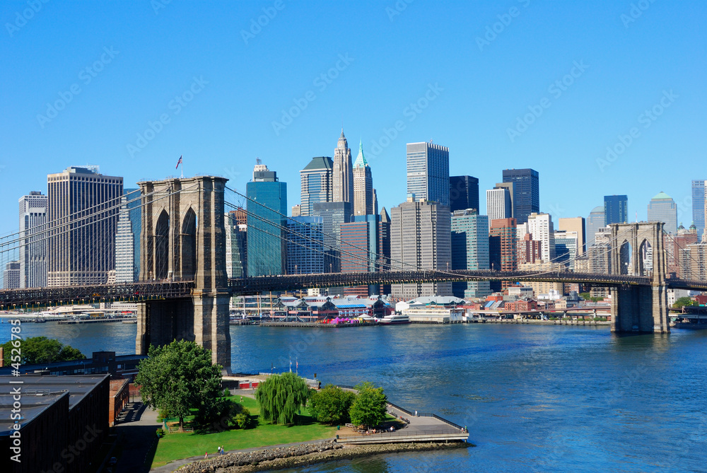 New York City Skyline and Brooklyn Bridge - obrazy, fototapety, plakaty 
