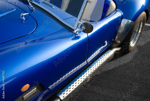 Papel de parede Blue classic American muscle car with chrome side exhaust