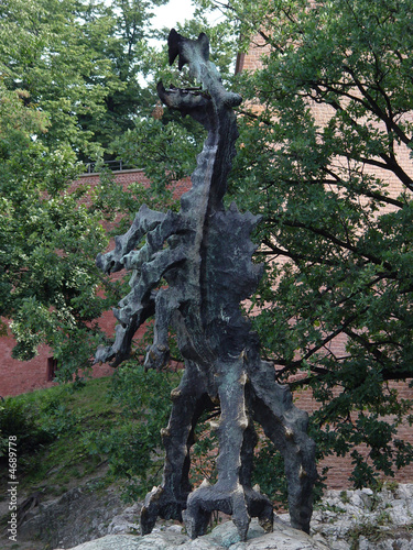 wawelski-dragon-statue-symbol-of-krakow-poland