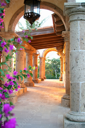 Naklejka na szybę Sunlit Arcade