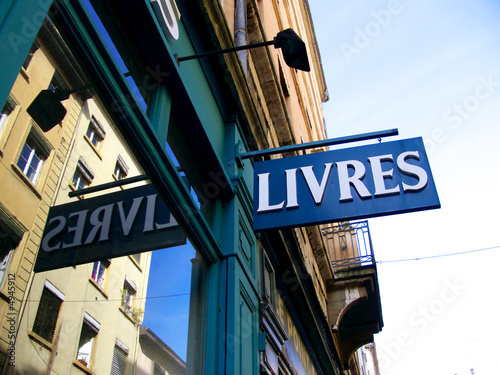 Livres, enseigne de librairie, ciel bleu Poster Mural XXL