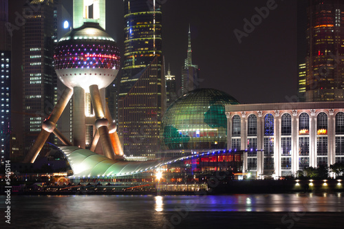 Obraz na plátně Shangahai with its spectacular evening skyline