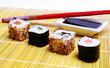canvas print picture - Sushi mit Stäbchen und Sojasoße