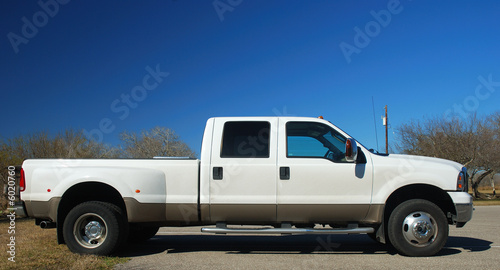 Photo  Big american pickup truck
