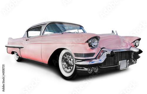 rozowy-cadillac-na-bialym-tle
