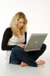 © Frank Eckgold - Hübsche Frau mit Laptop