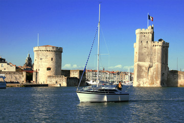 Wall Mural - bateau devant le port