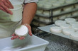 © OSCAR - FABRICATION DU FROMAGE DE CHÈVRE