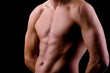 © unpict - Nackter Oberkörper von trainiertem Mann