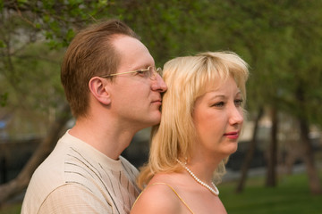 Enamoured couple in park.