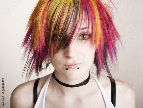 Fotografia  Punk Girl with Brightly Colored Hair