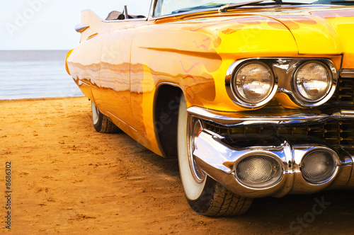 Naklejka dekoracyjna Classic yellow flame painted Cadillac at beach